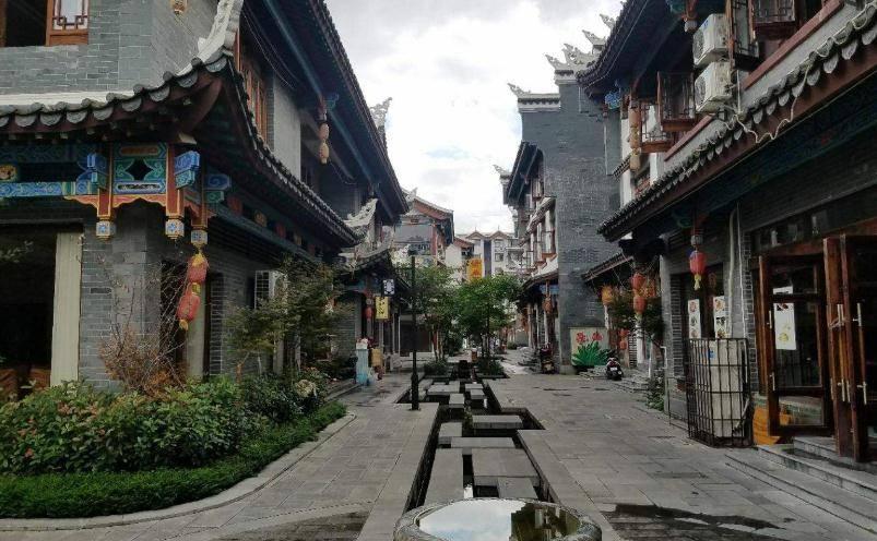 被露肩装的吴昕惊艳到了,好身材遮不住,完美锁骨线条很吸睛